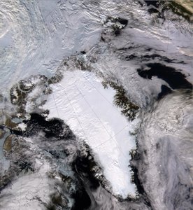 Imagen satelital de Groenlandia cubierta de nieve y hielo en 2000. Crédito: NASA. de National Aeronautics and Space Administration National Aeronautics and Space Administration